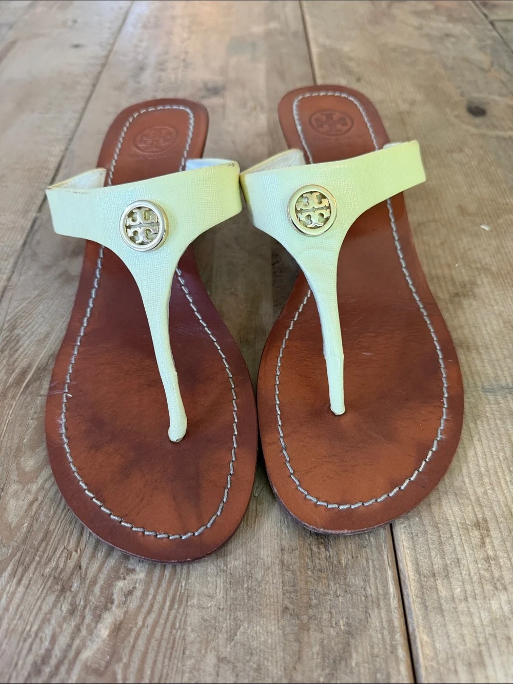 Tory Burch Pale Yellow Leather Thong Sandals with Gold Logo